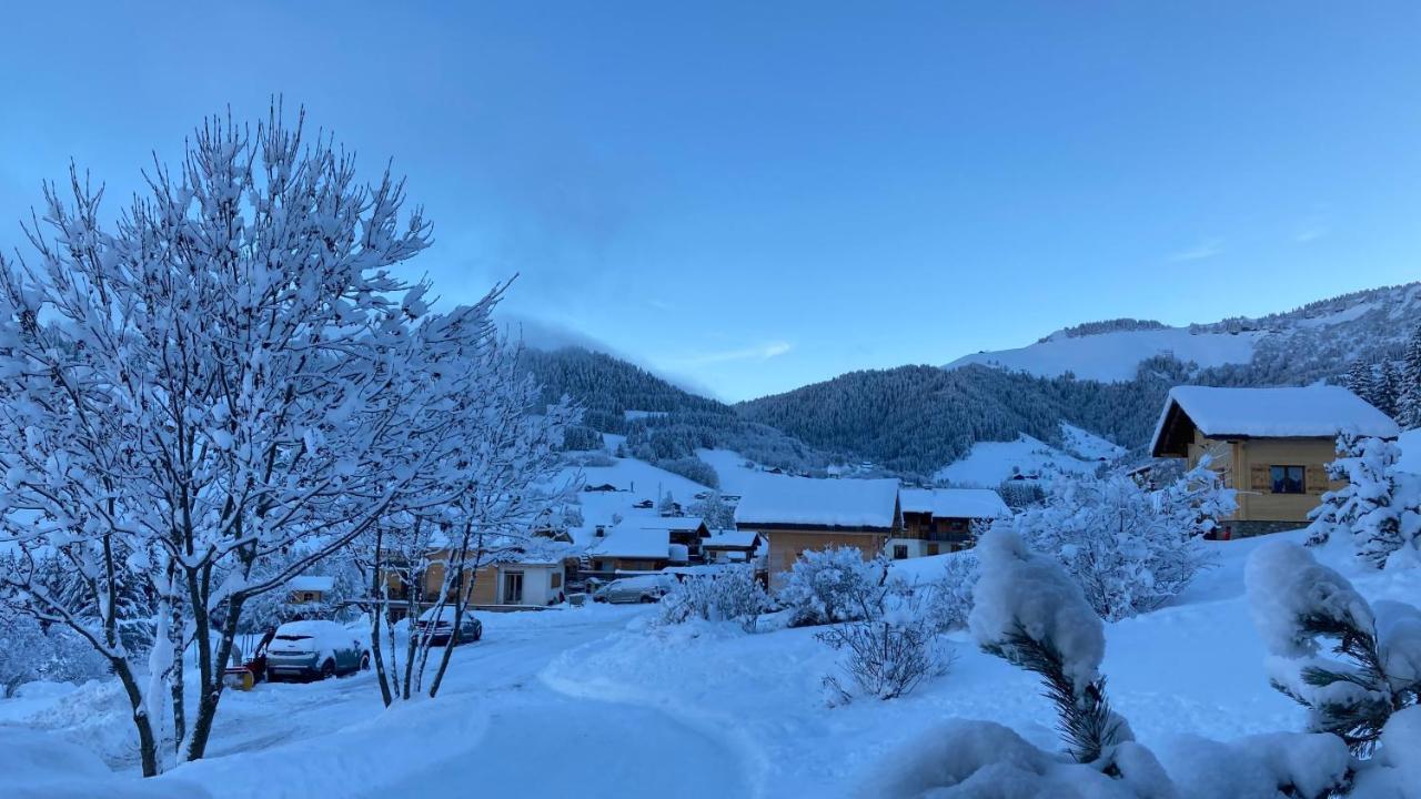 נוטרדאם-דה-בלקומב Chalets Savoie Les Chalets D'Heidi מראה חיצוני תמונה