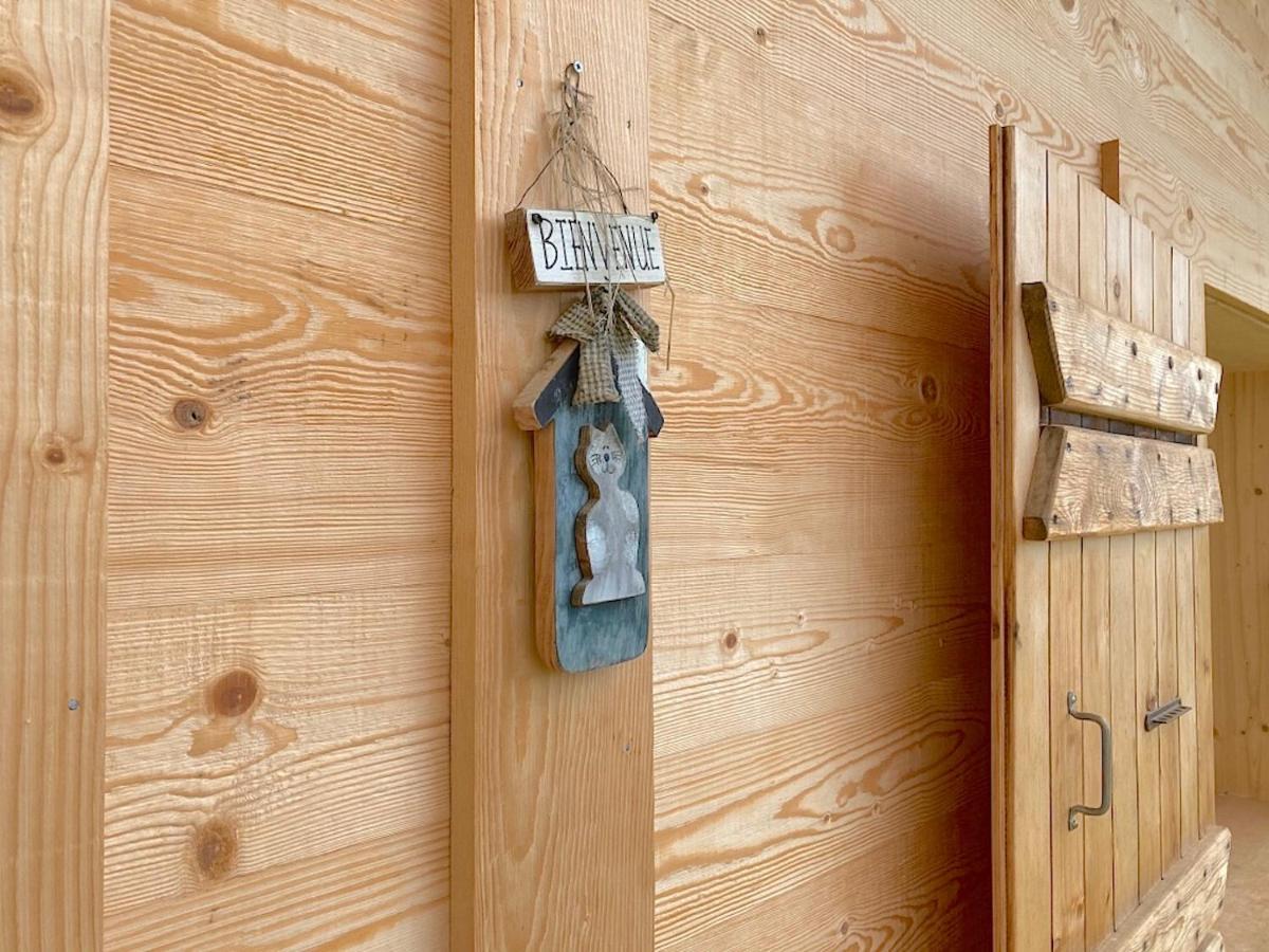 נוטרדאם-דה-בלקומב Chalets Savoie Les Chalets D'Heidi מראה חיצוני תמונה